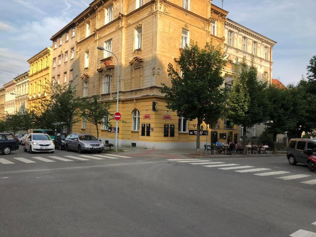 Rooms Veveri - Uvoz, 10 Min Peski Do Centru Бърно Екстериор снимка